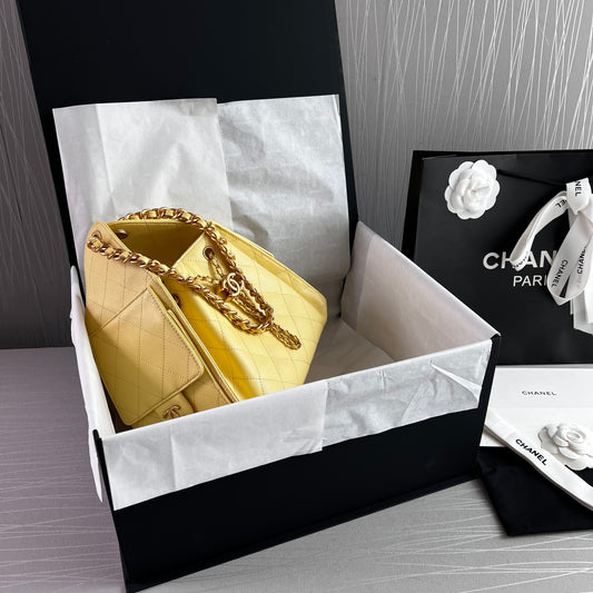 Bolso C 2-5 piel granulada color amarillo pequeña