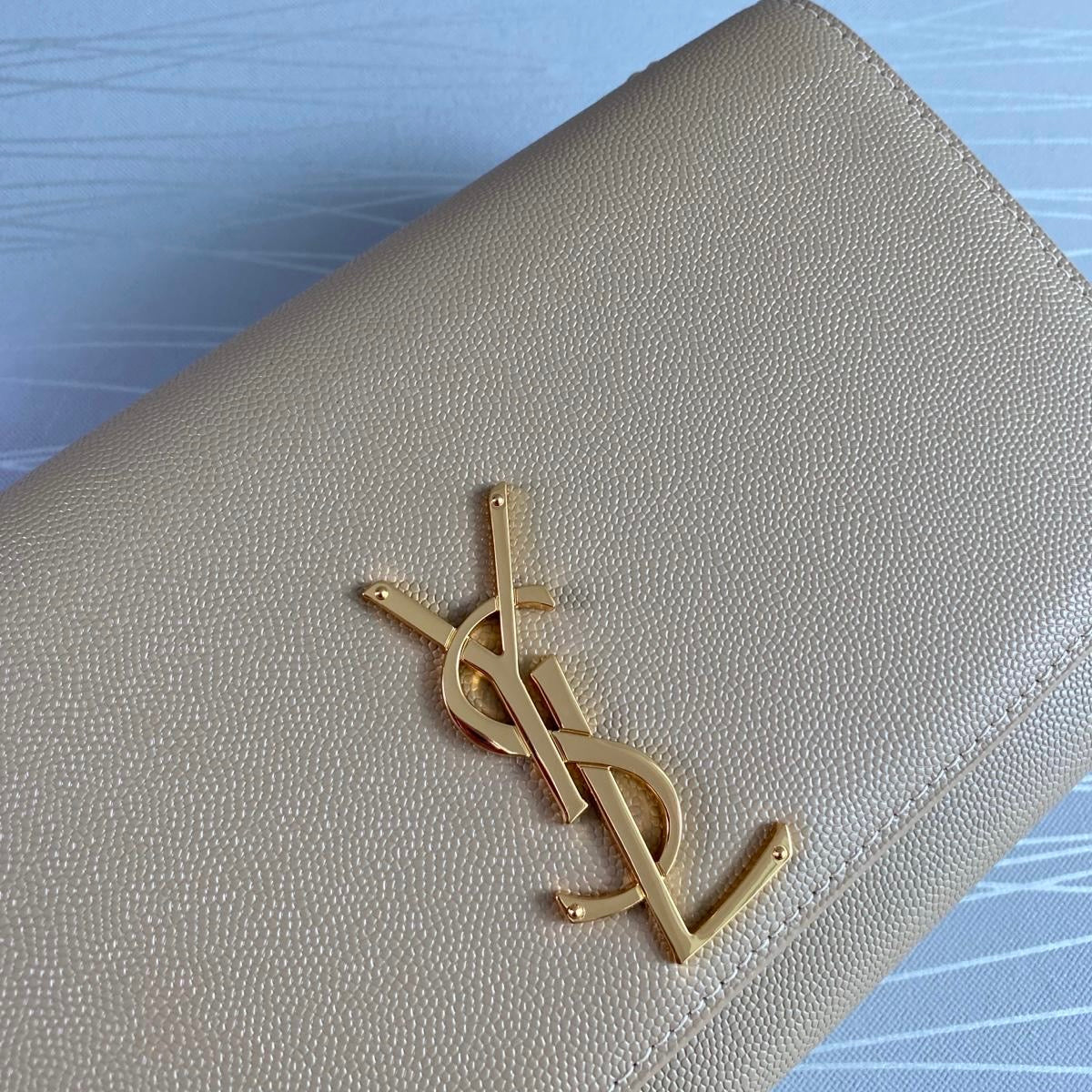 Bolso Y K-ate piel grained color beige herrajes dorados