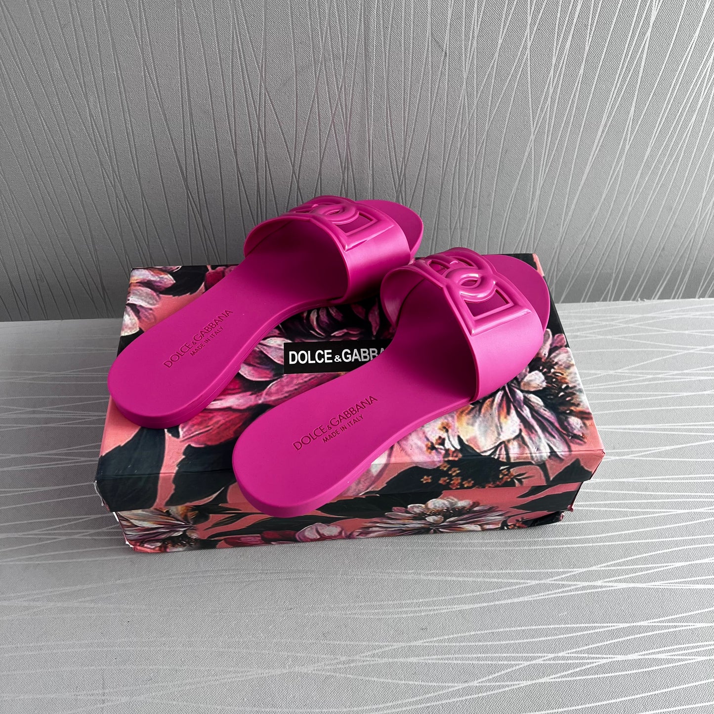 Sandalias D de hule color rosa