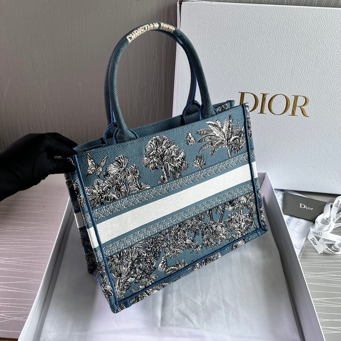 Bolso D Tote color azul con blanco