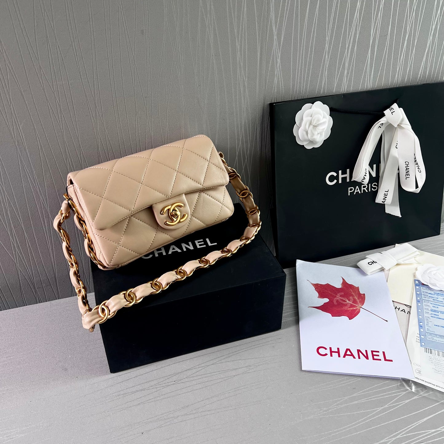 Bolso C piel color beige herraje dorado