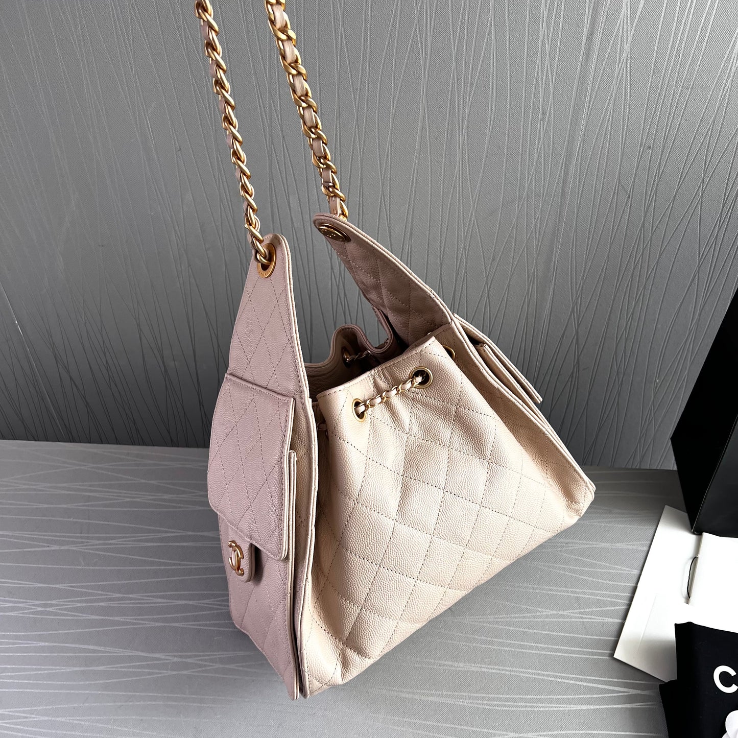 Bolso C piel granulada color beige