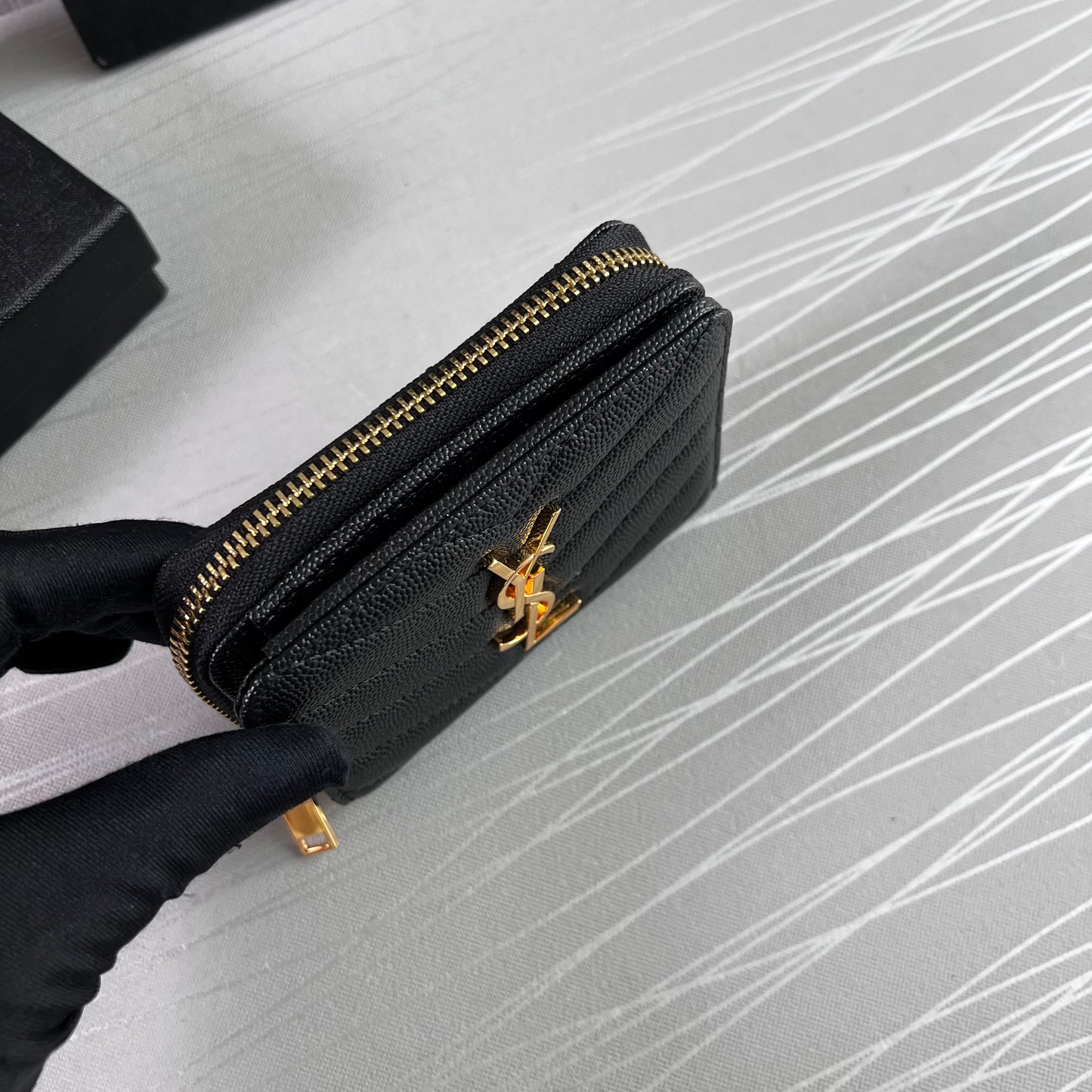 Cartera Y piel color negro