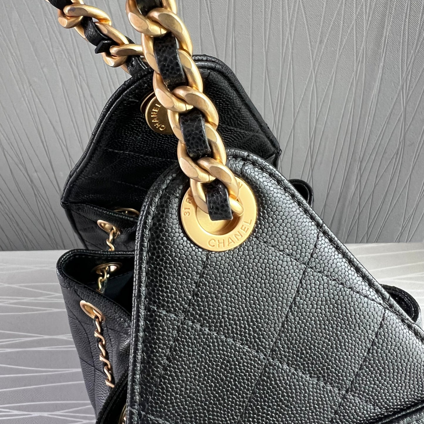 Bolso C 2-5 piel granulada color negro pequeña