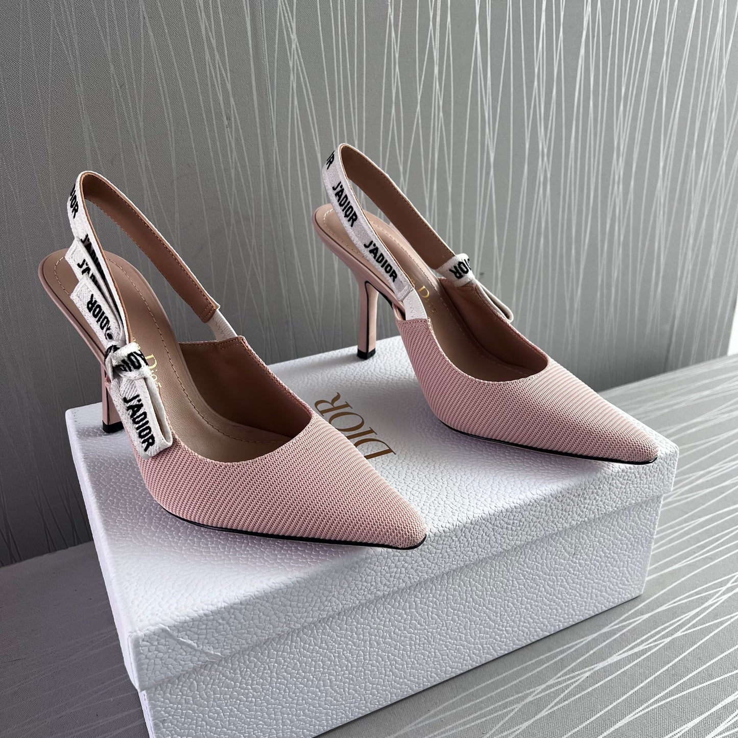 Zapatillas D tela bordada color nude