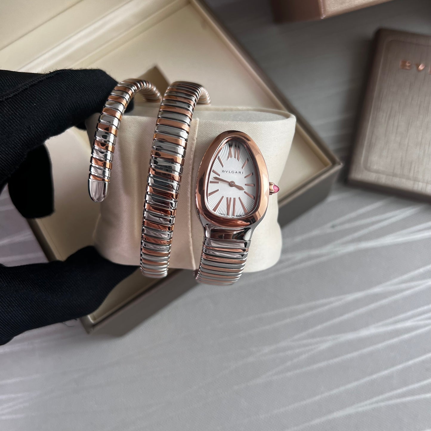 Reloj B brazalete doble en dos tonos , rosa y plateado