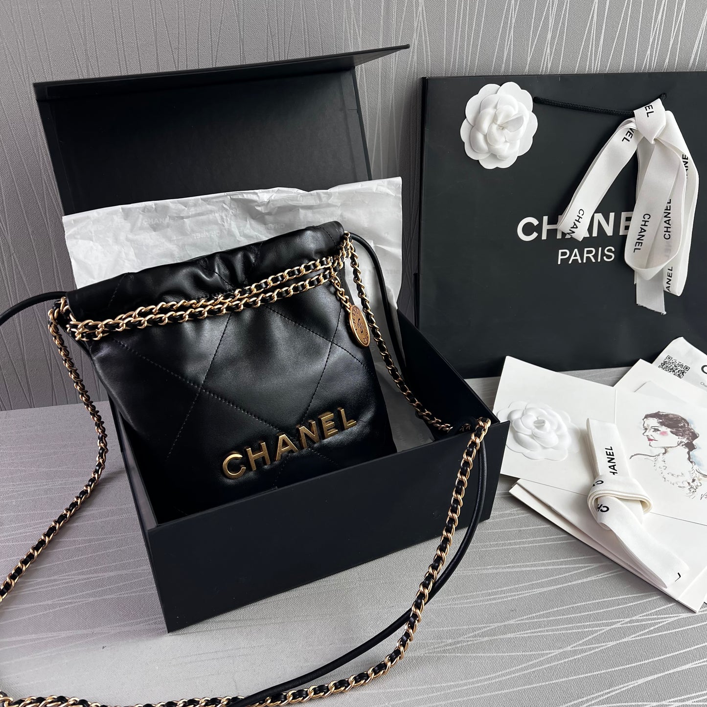 Bolso C piel color negro mini herrajes dorados