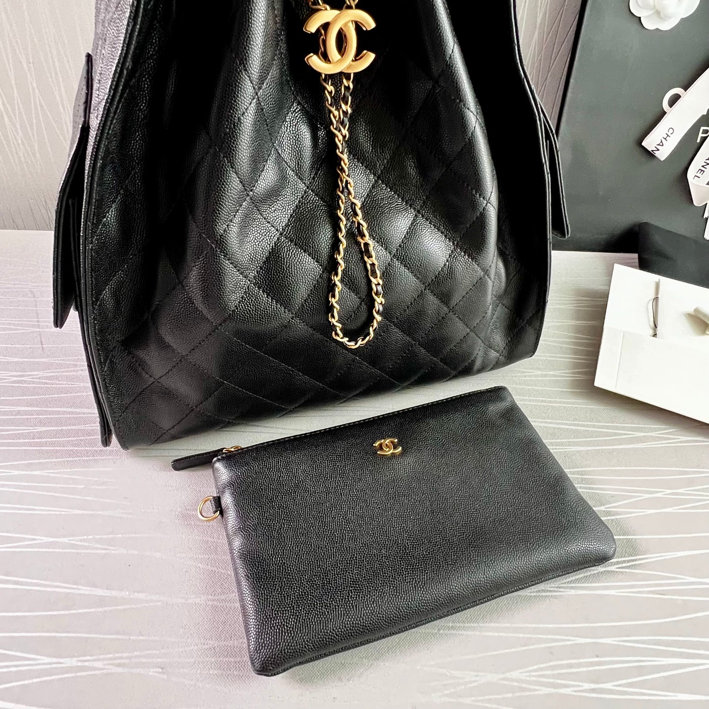 Bolso C 2-5 hobo piel granulada color negro mediana