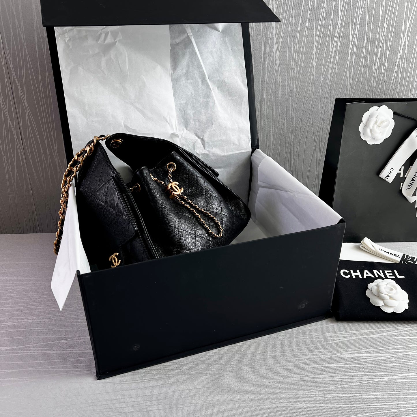 Bolso C 2-5 piel granulada color negro pequeña