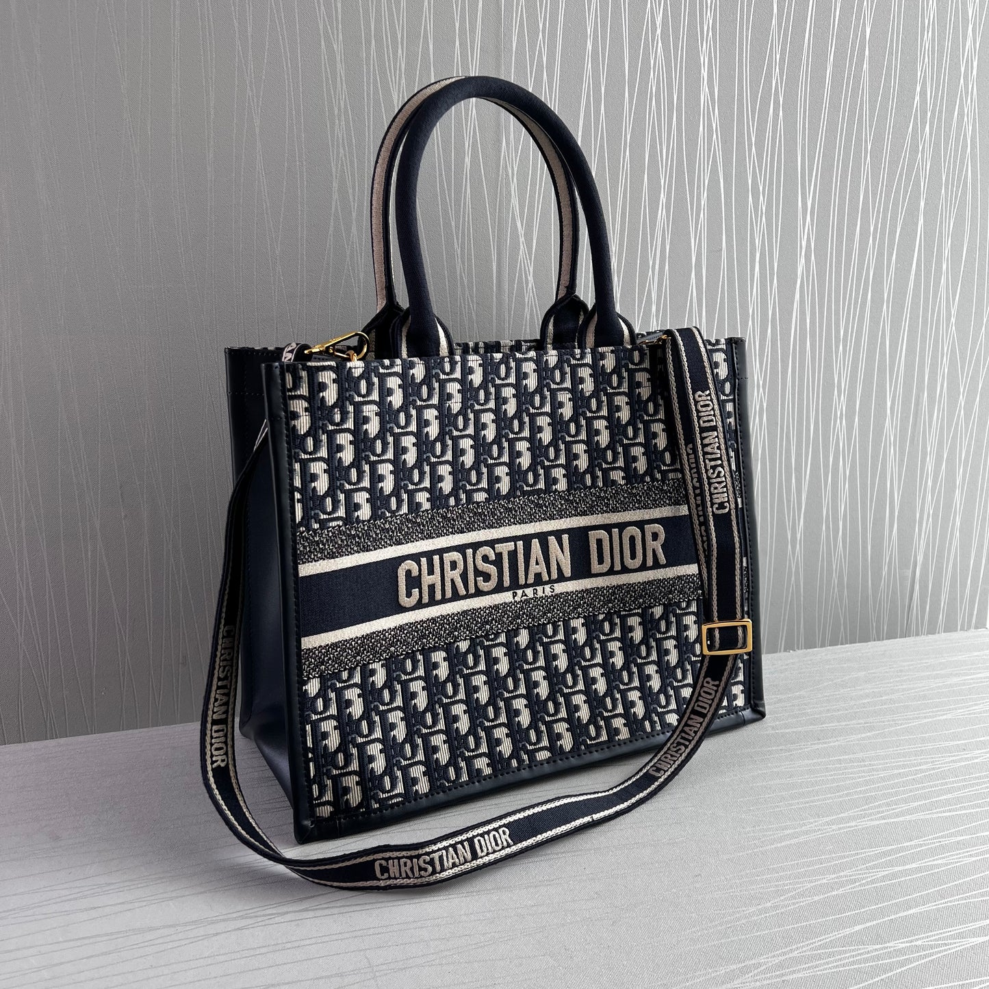 Bolso D Tote tela jacquard bordada en color azul marino