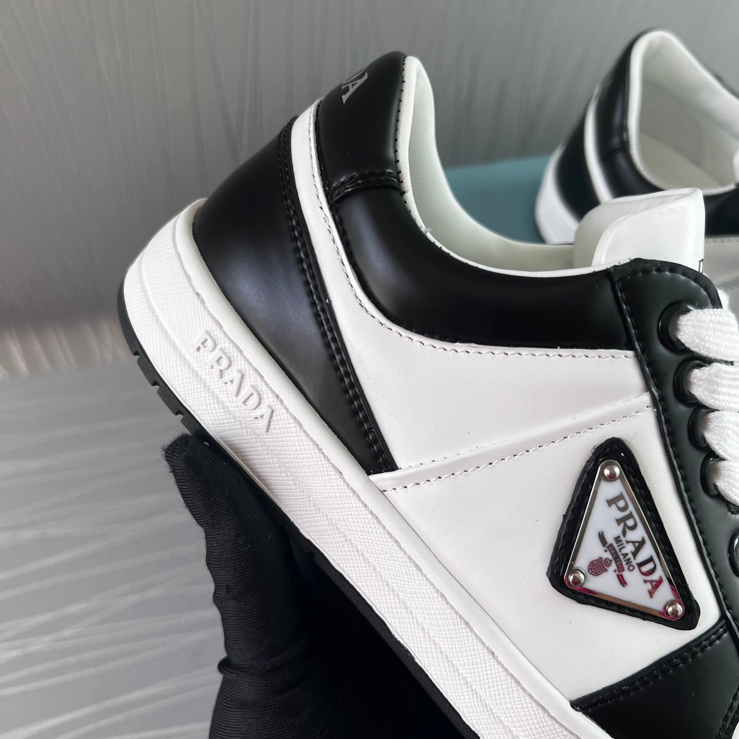 Sneakers P piel blancos con negro