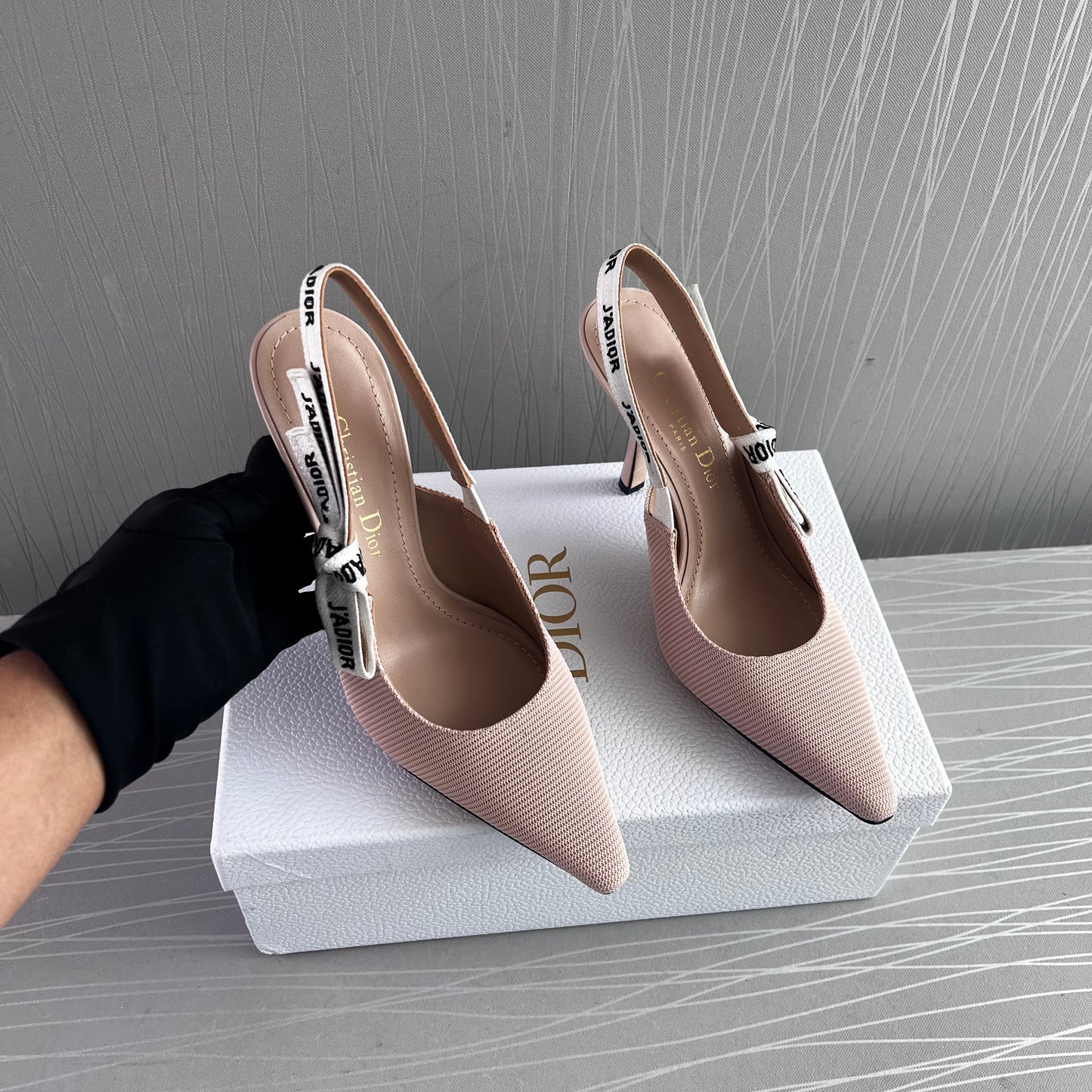 Zapatillas D tela bordada color nude