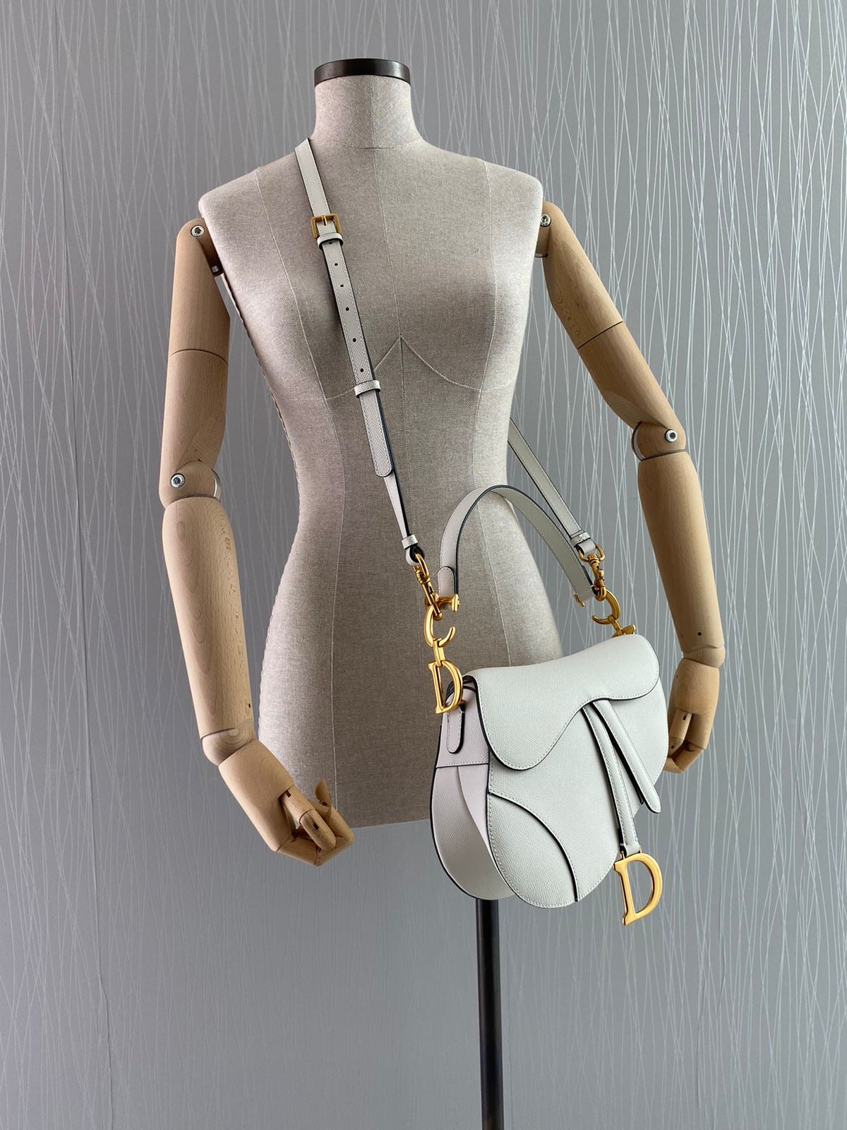Bolso D piel grained color blanco