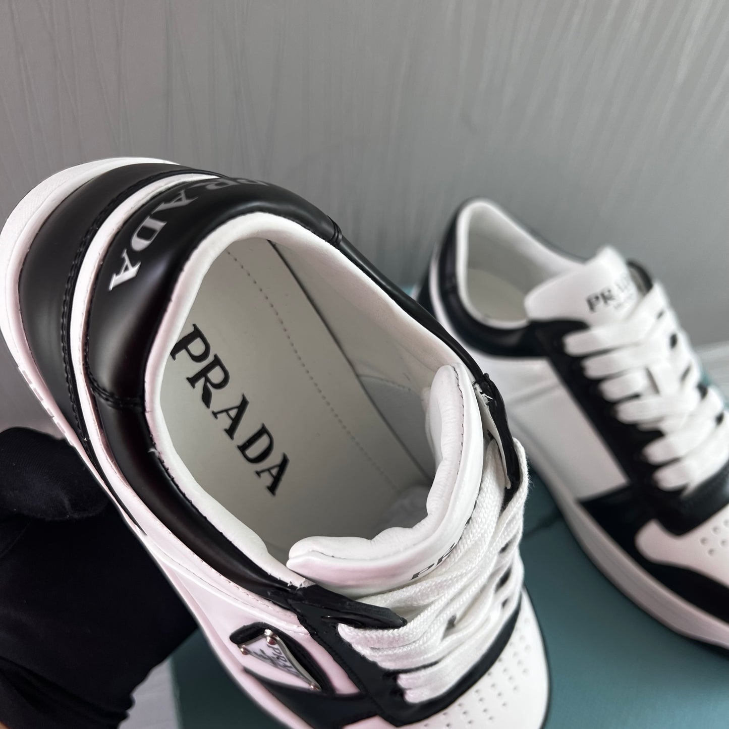 Sneakers P piel blancos con negro