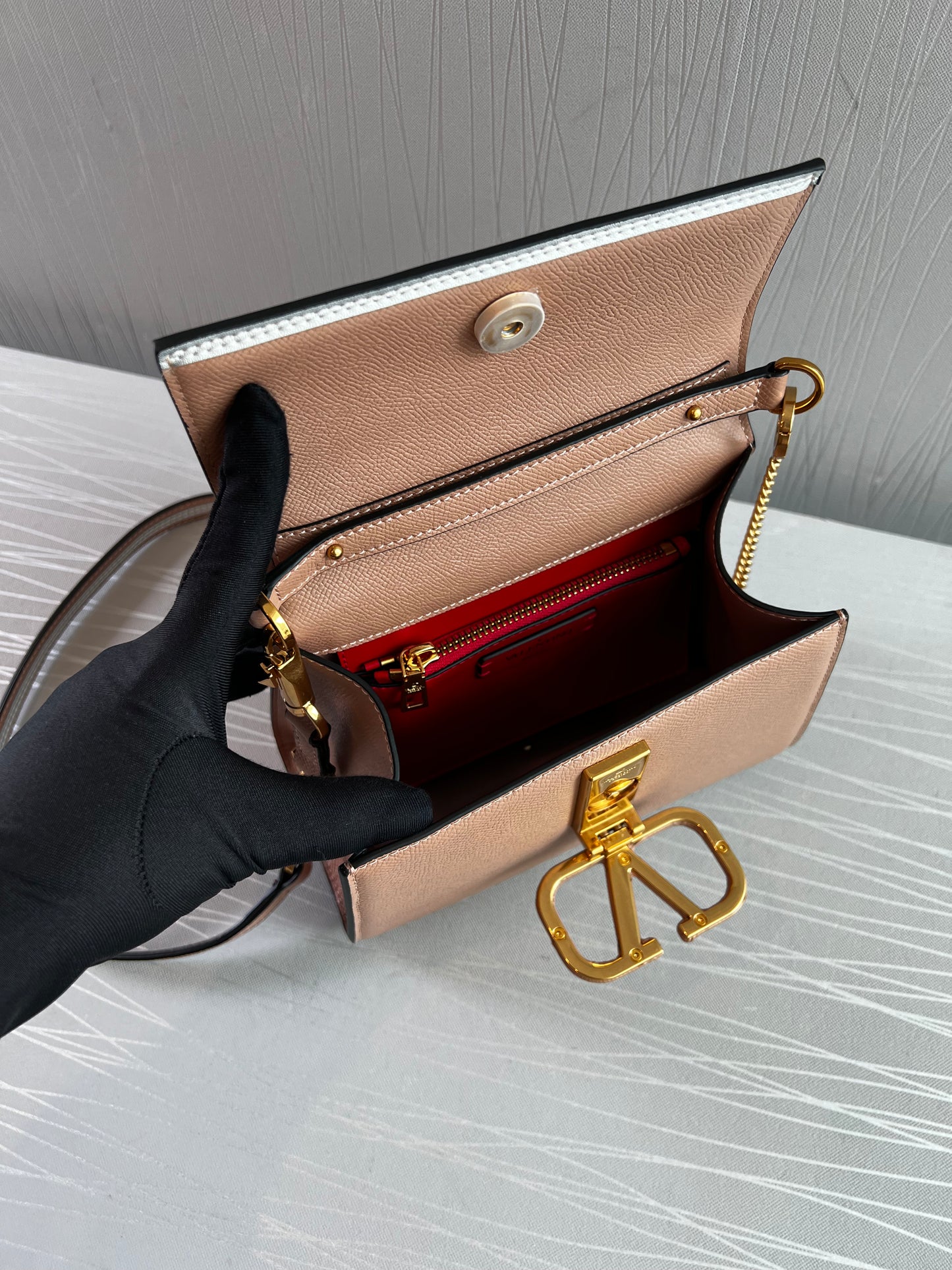 Bolso V piel color nude