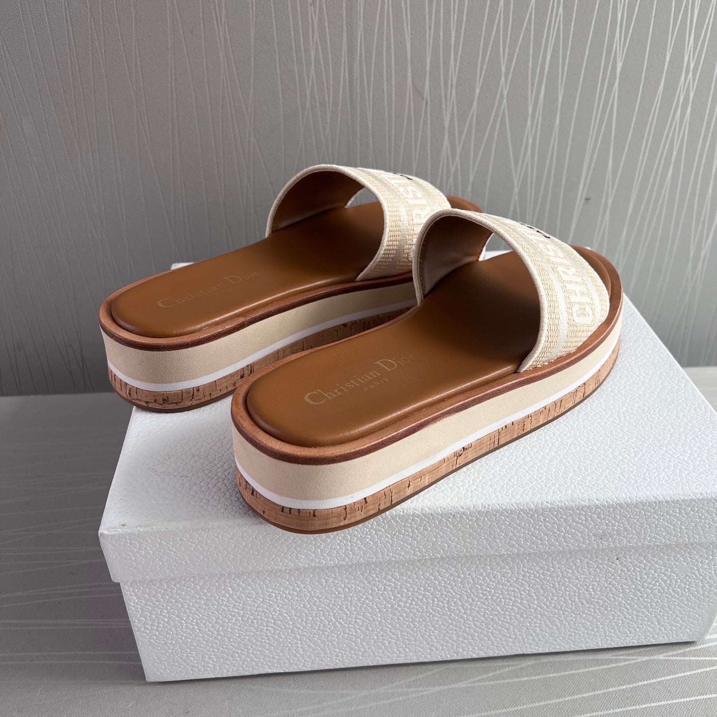Sandalias D algodón bordada beige natural