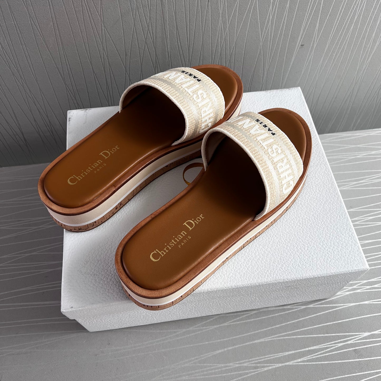 Sandalias D algodón bordada beige natural