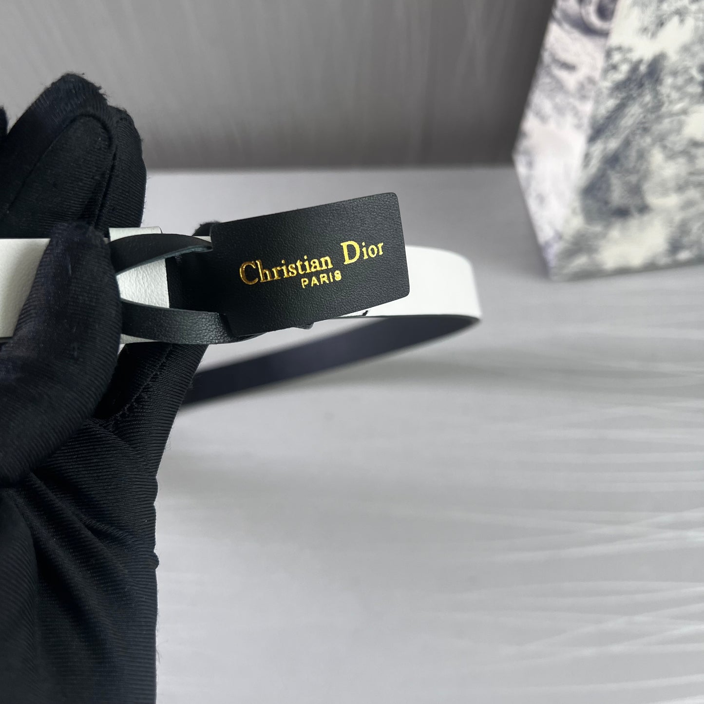 Cinto D reversible blanco y negro piel