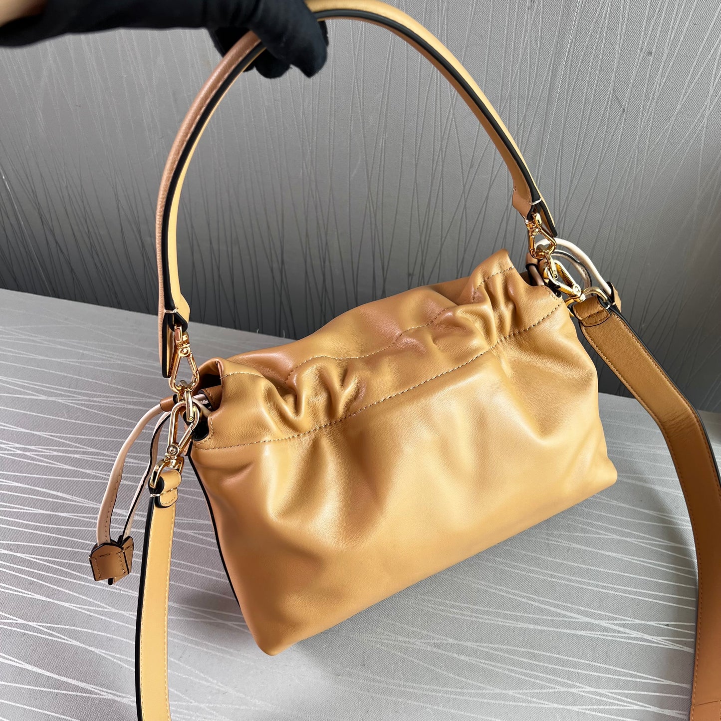Bolso F piel color beige tamaño mediano