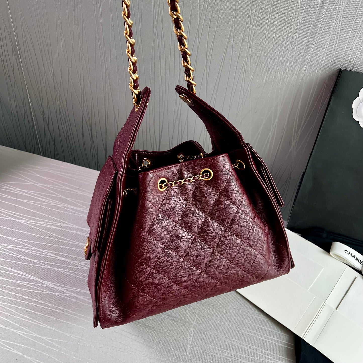 Bolso C 2-5 piel granulada color burdeos