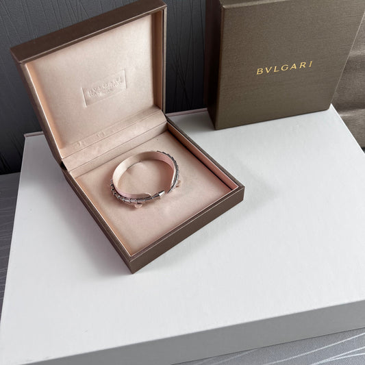 Brazalete B flexible color plateado