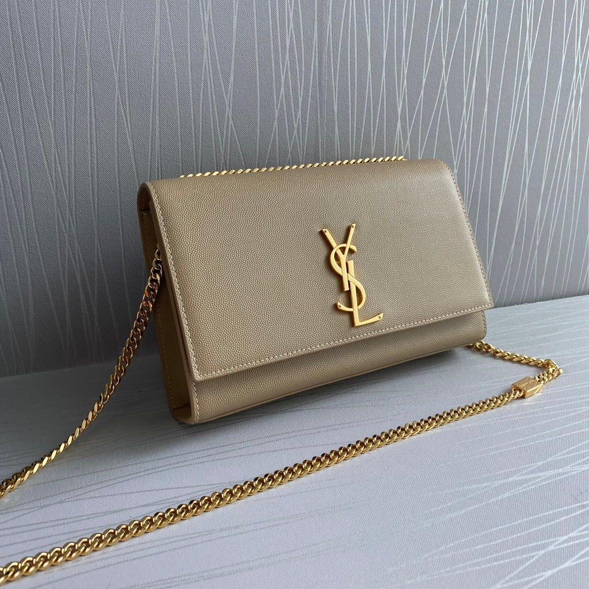 Bolso Y K-ate piel grained color beige herrajes dorados