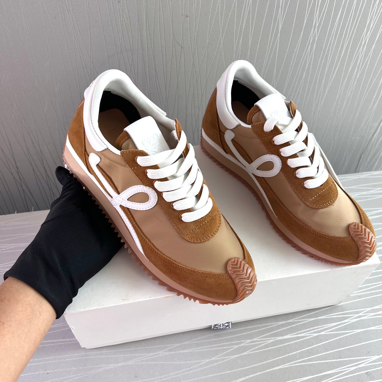 Sneakers L color beige con blanco