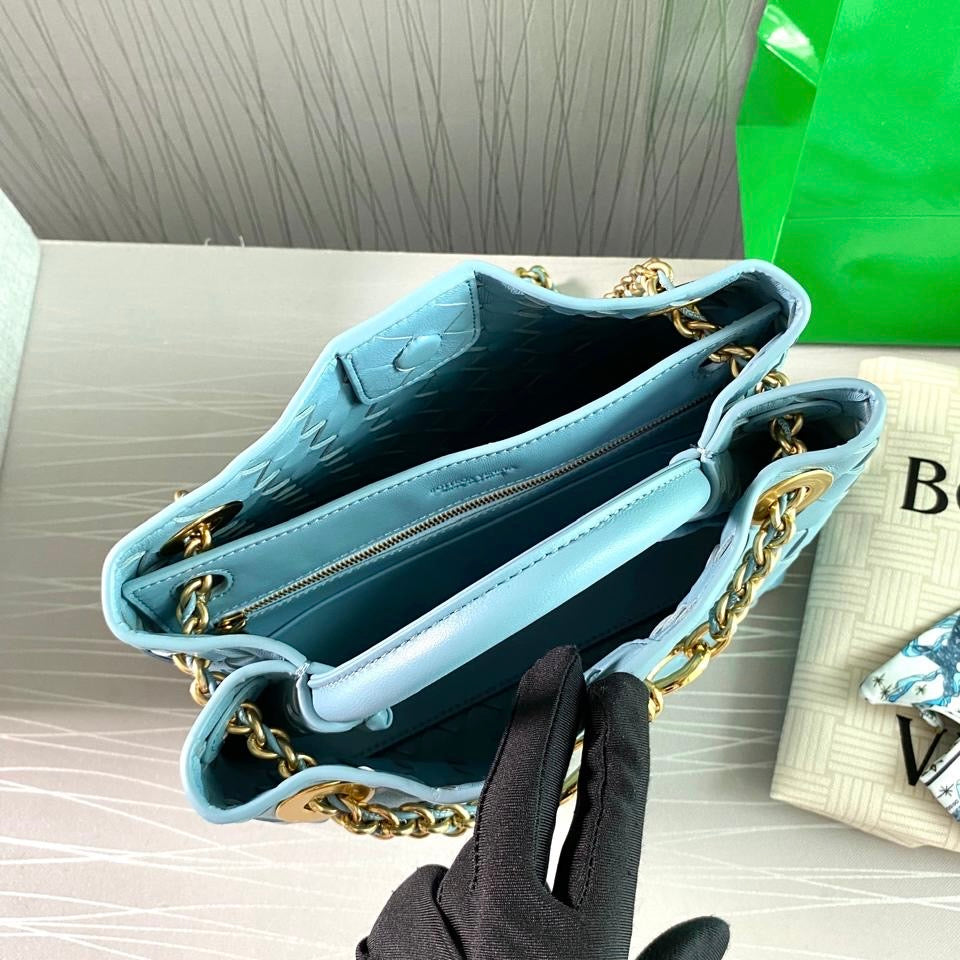 Bolso B A-ndiamo piel color azul con cadena