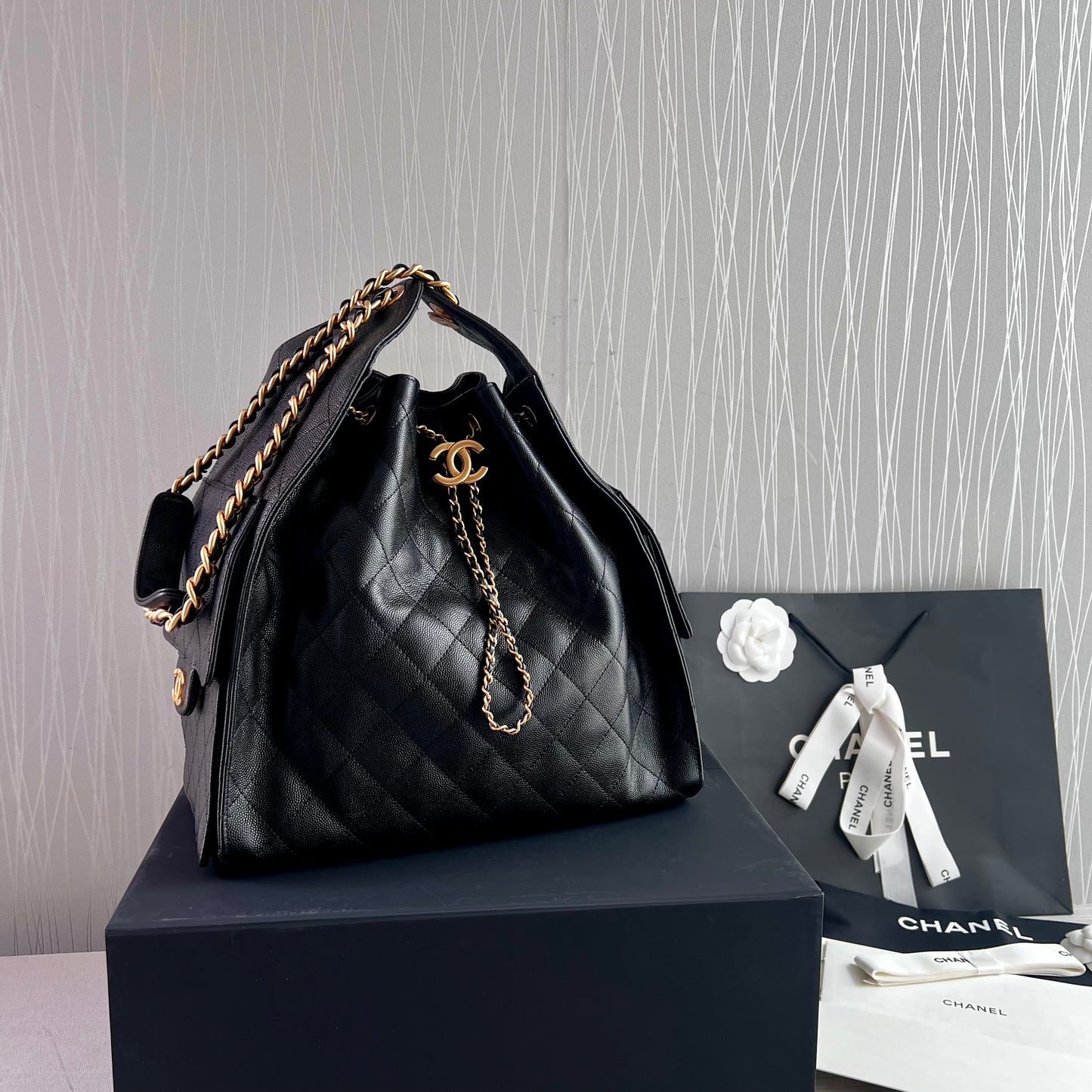 Bolso C 2-5 hobo piel granulada color negro mediana