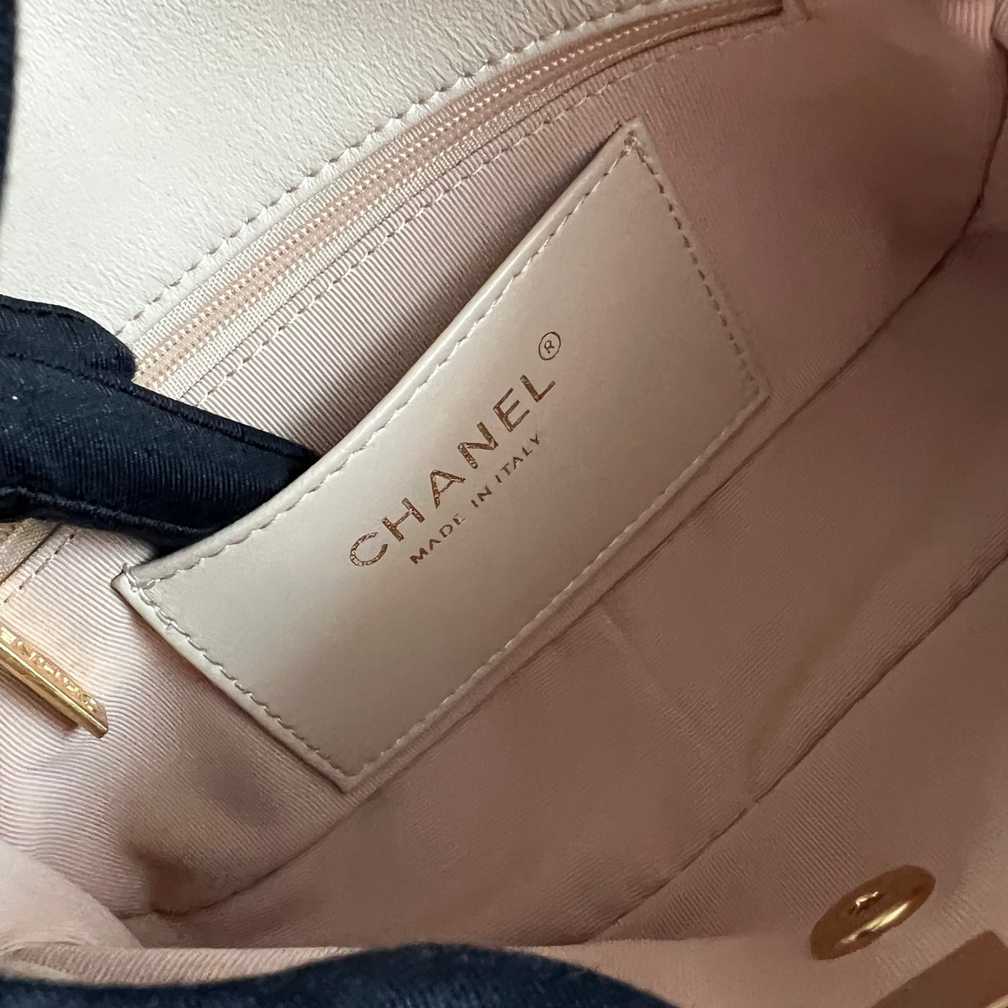 Bolso C piel color beige herraje dorado