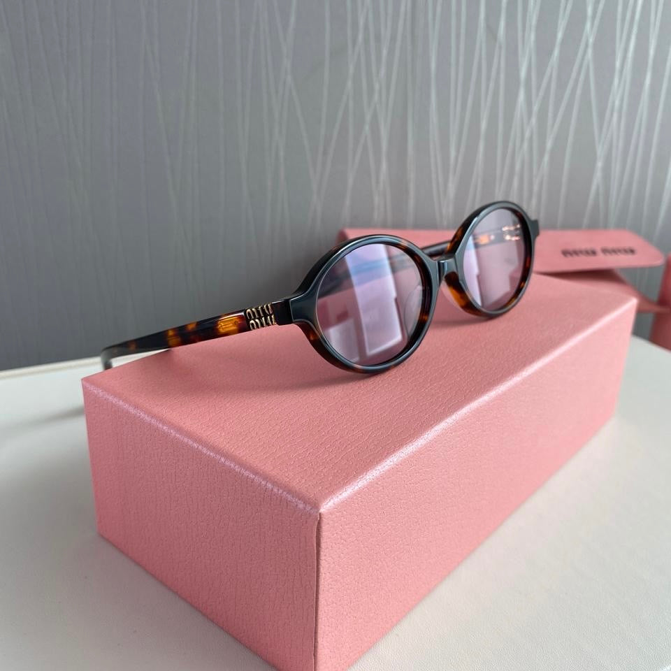 Lentes M en color morado con carey