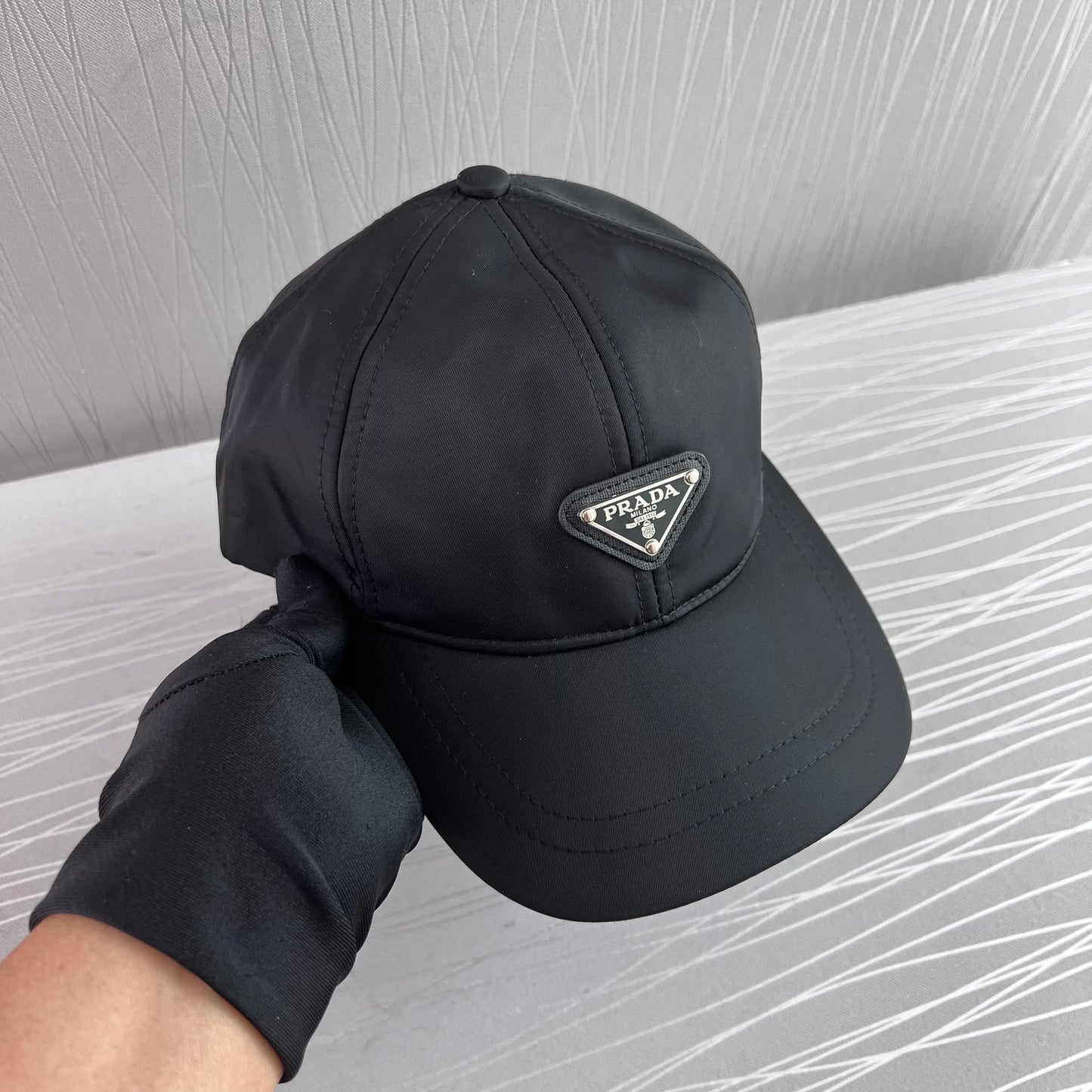 Gorra P nylon color negro