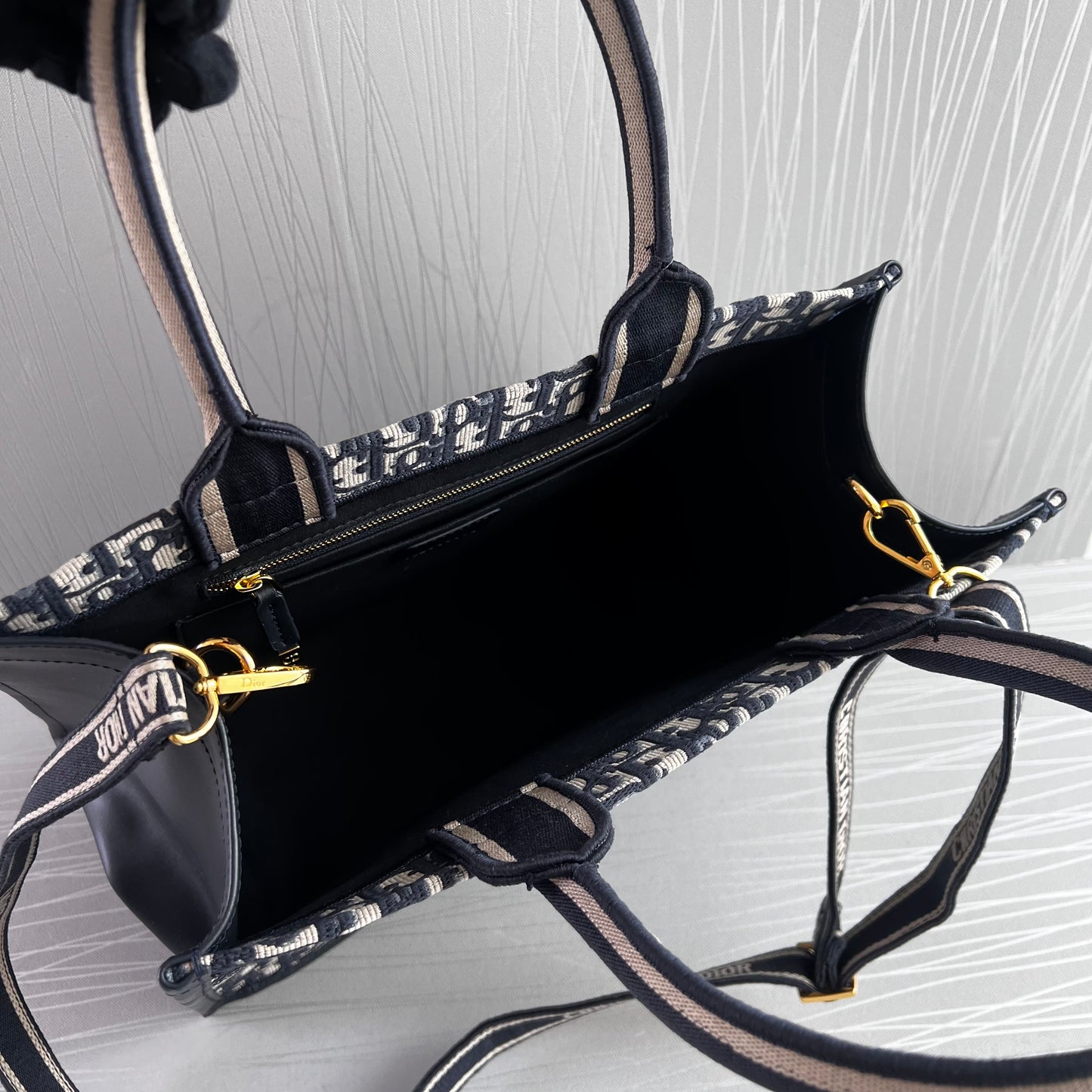 Bolso D Tote tela jacquard bordada en color azul marino