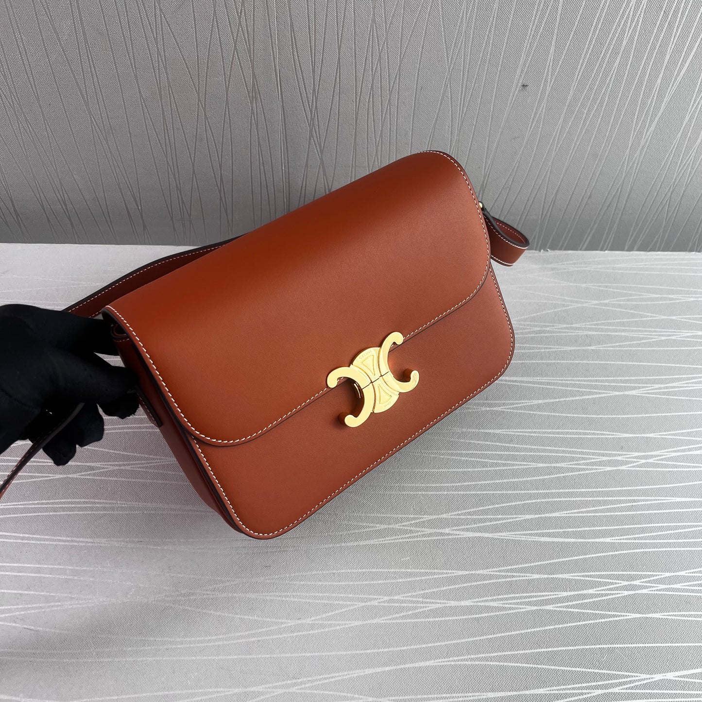 Bolso C piel color camel herraje dorado