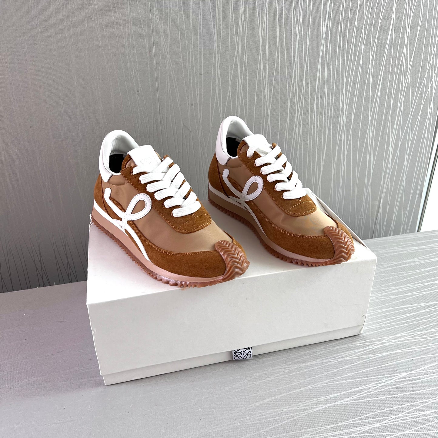 Sneakers L color beige con blanco