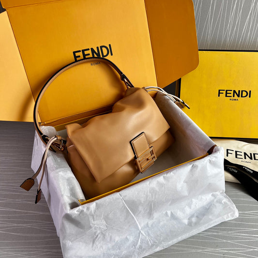 Bolso F-endi  M-amma piel color beige tamaño mediano