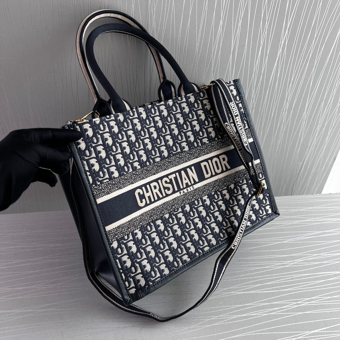 Bolso D Tote tela jacquard bordada en color azul marino