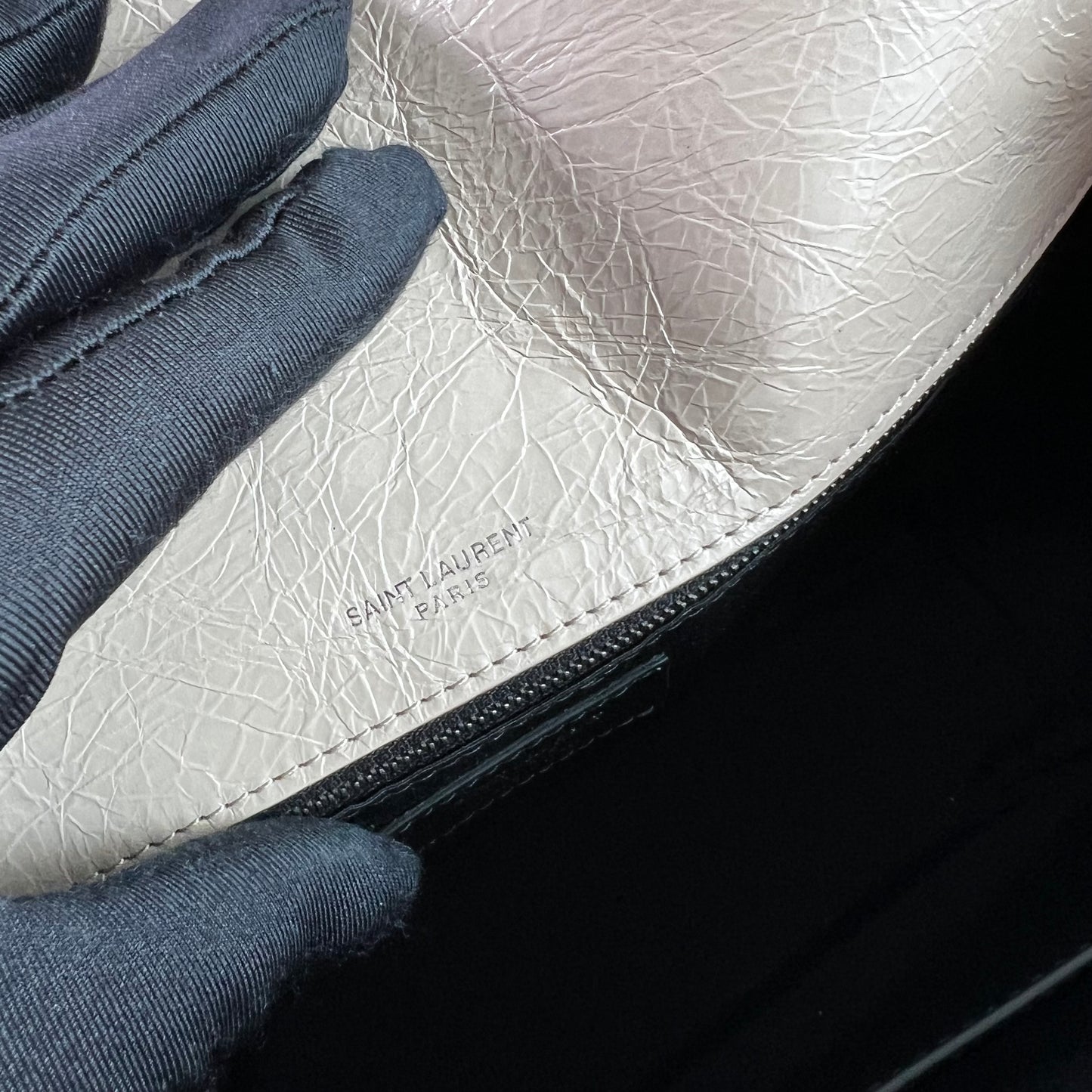 Bolso Y piel beige, herrajes color plateado