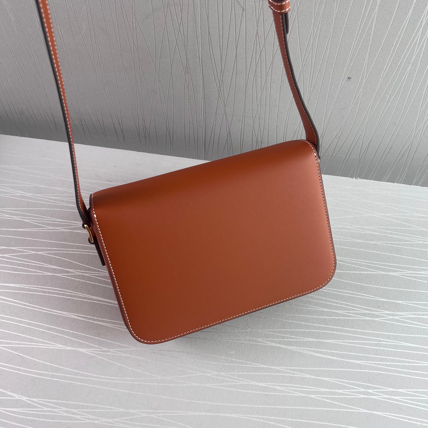 Bolso C piel color camel herraje dorado