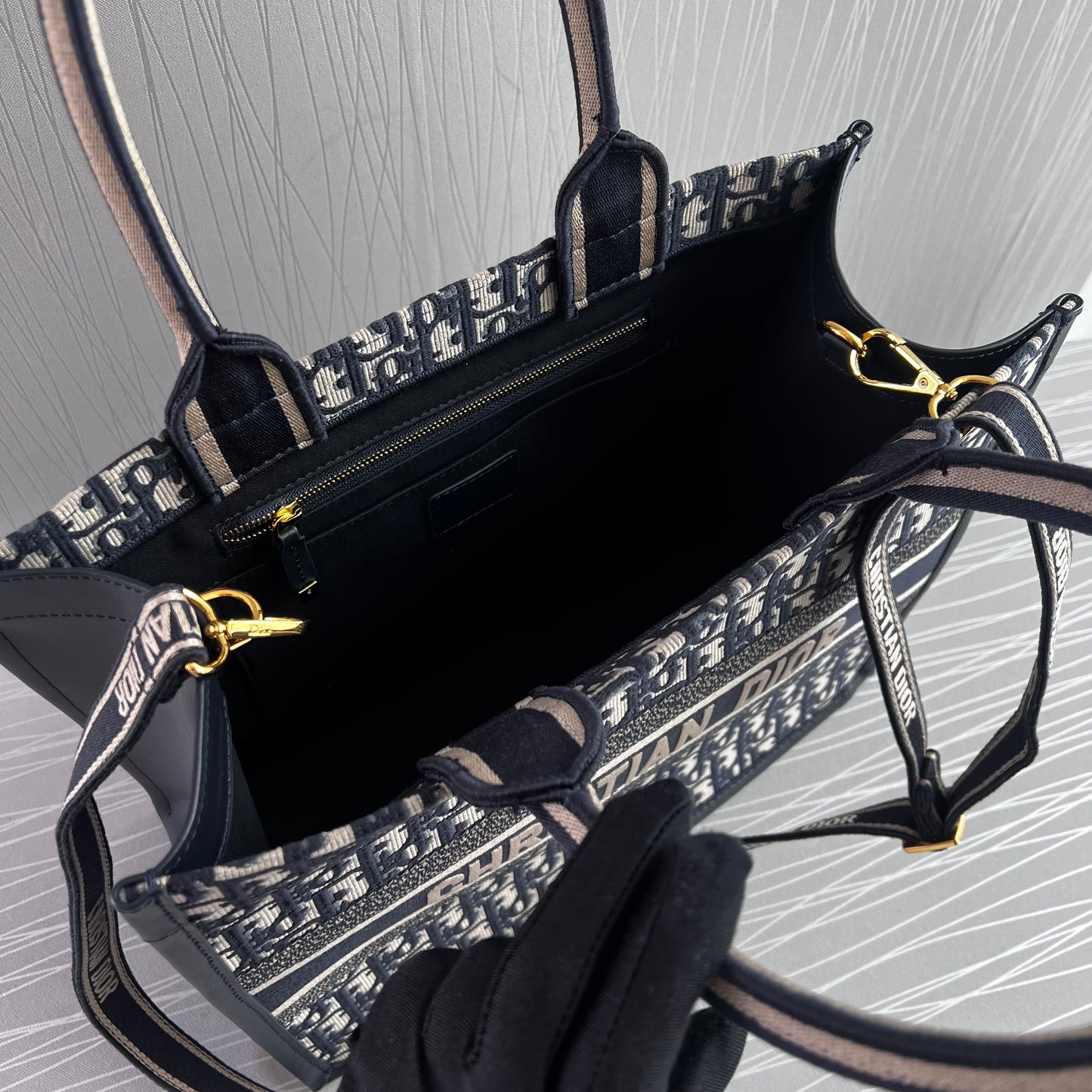 Bolso D Tote tela jacquard bordada en color azul marino