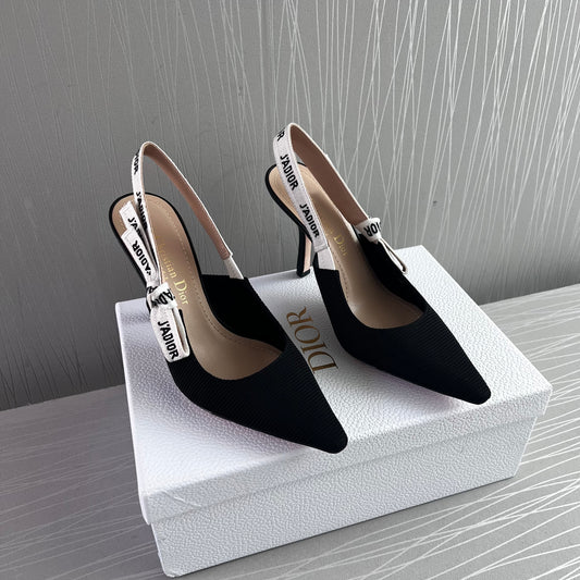 Zapatillas D tela bordada color negro