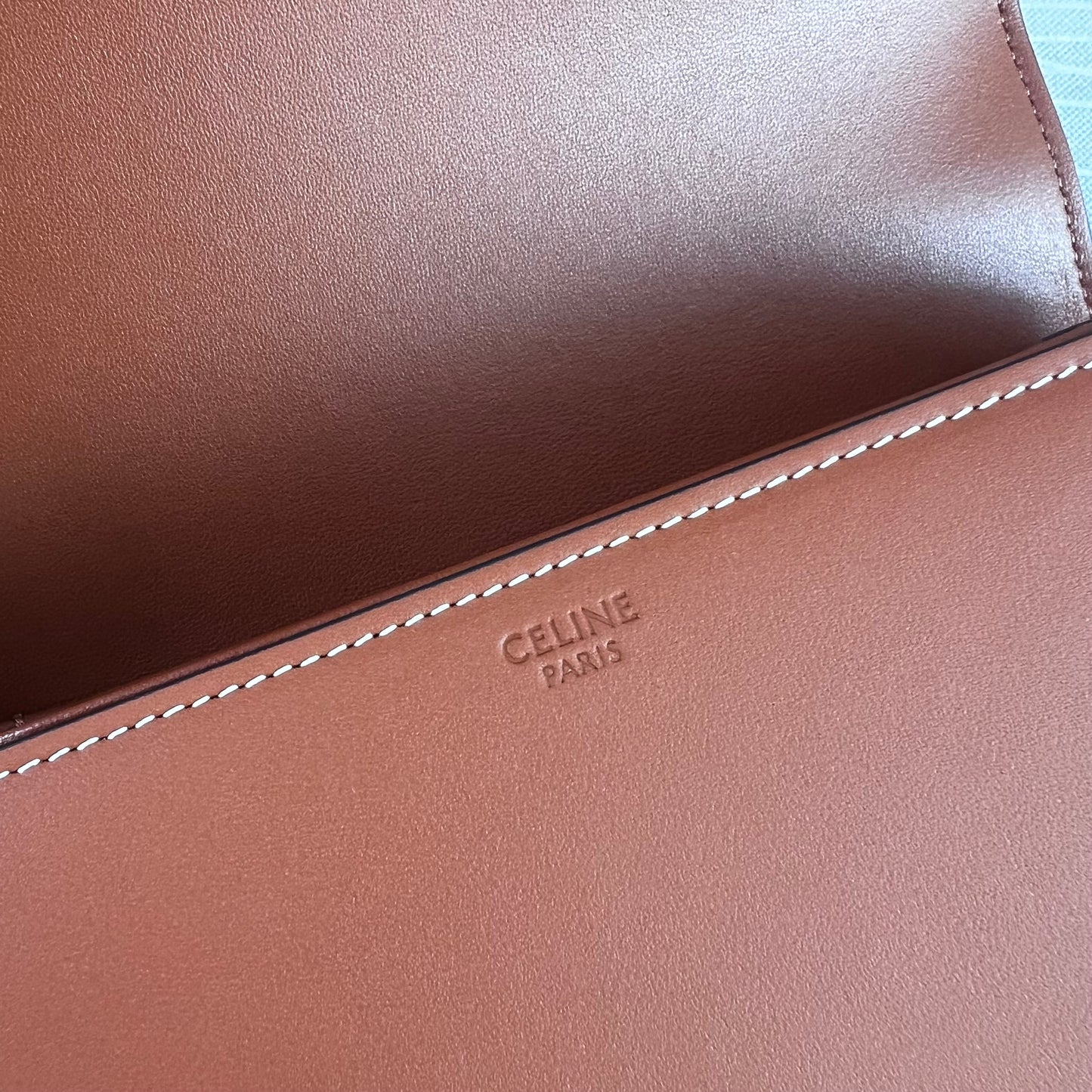 Bolso C piel color camel herraje dorado