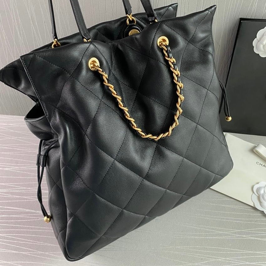 Bolso C hobo piel color negro con herrajes dorados