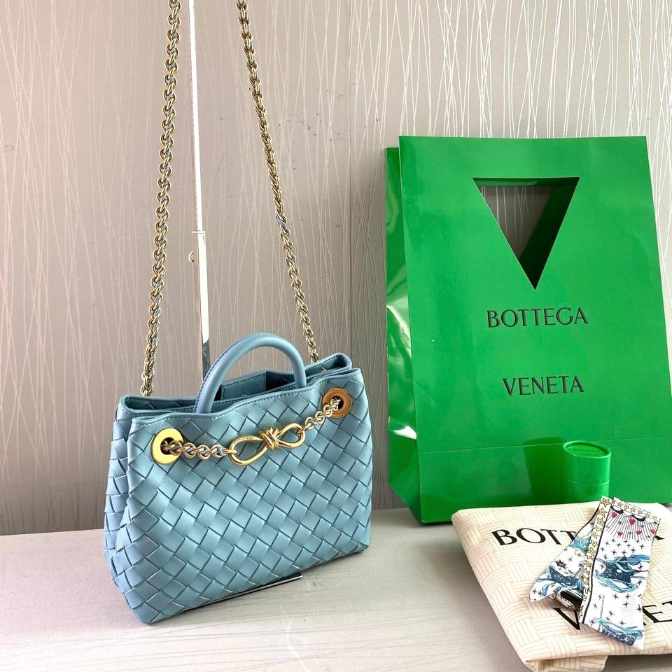 Bolso B A-ndiamo piel color azul con cadena