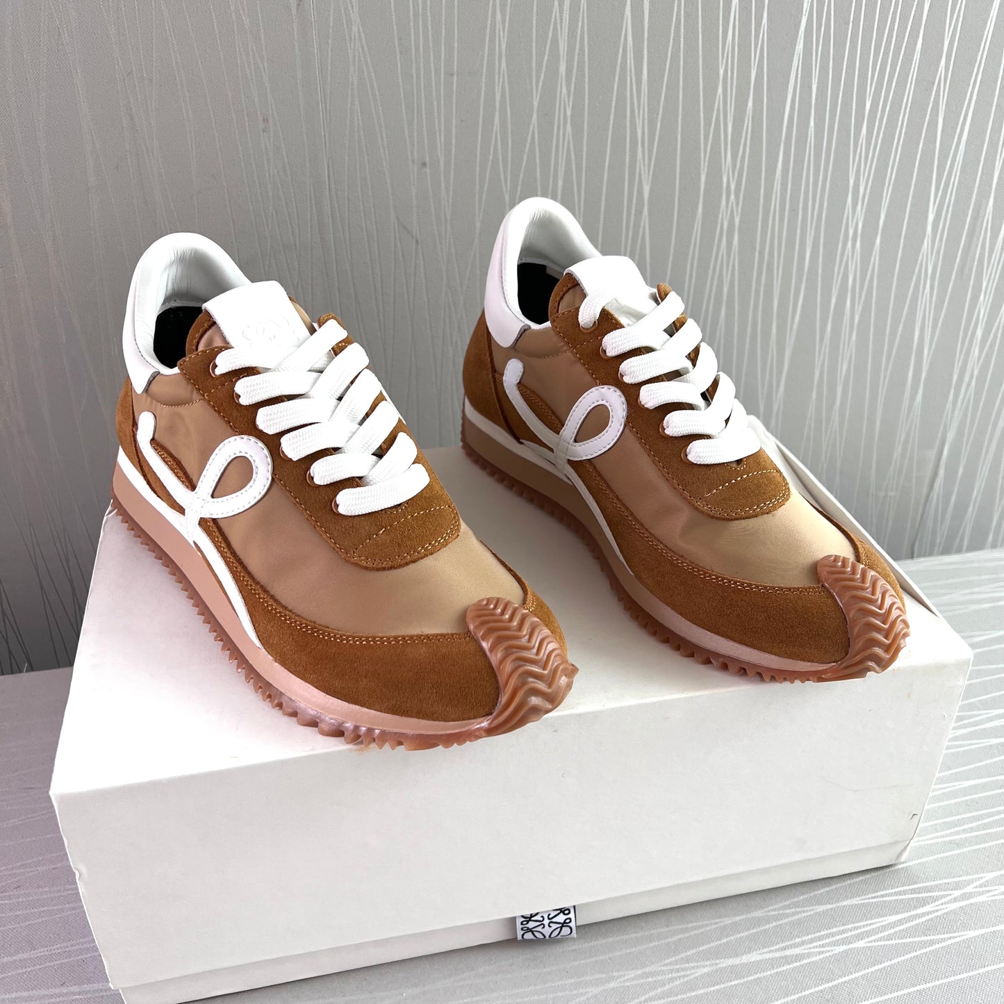 Sneakers L color beige con blanco