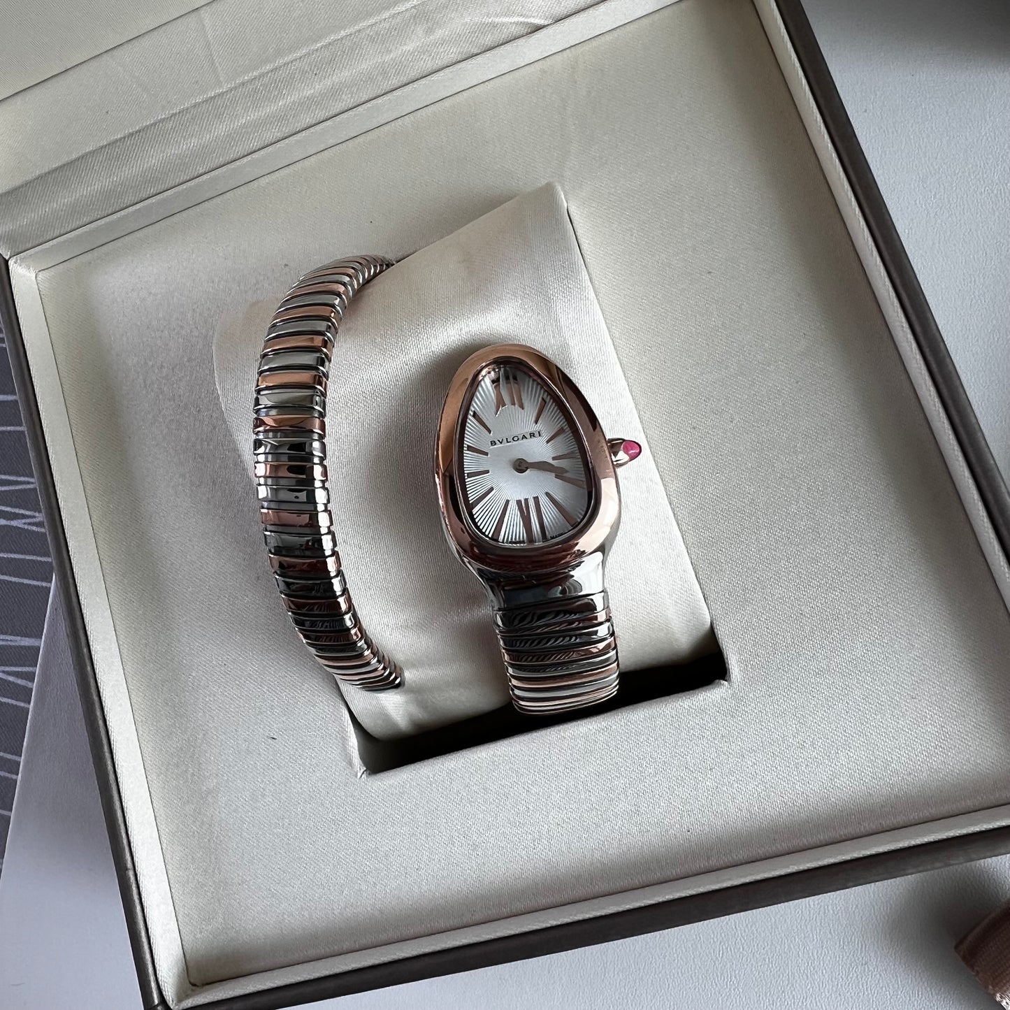 Reloj B brazalete bicolor rosa y plateado