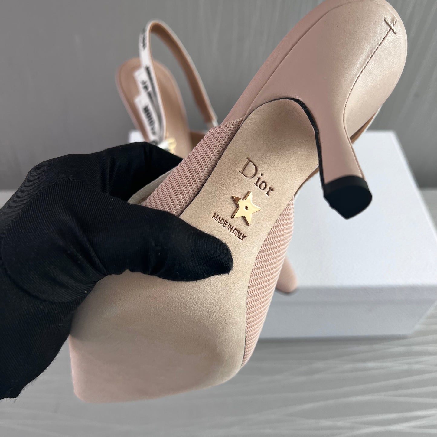 Zapatillas D tela bordada color nude