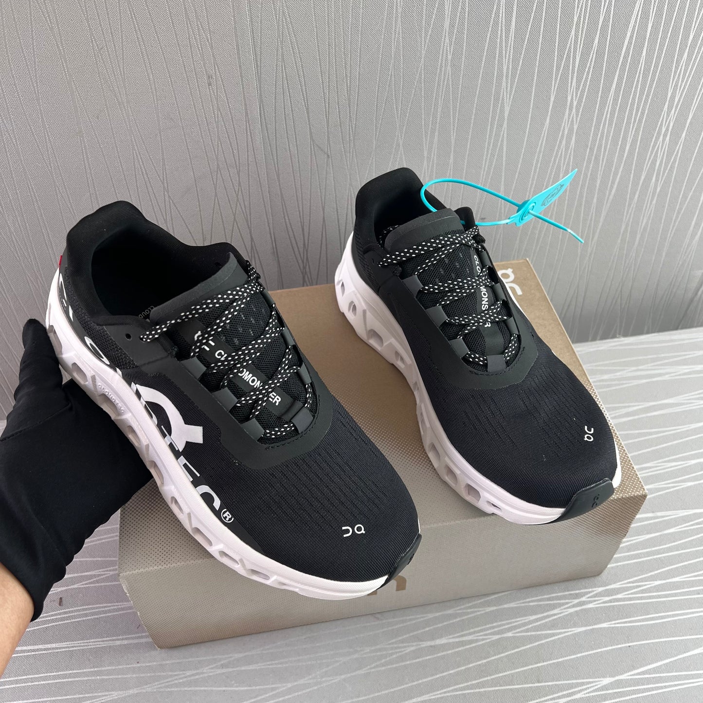 Sneakers O color negro con blanco