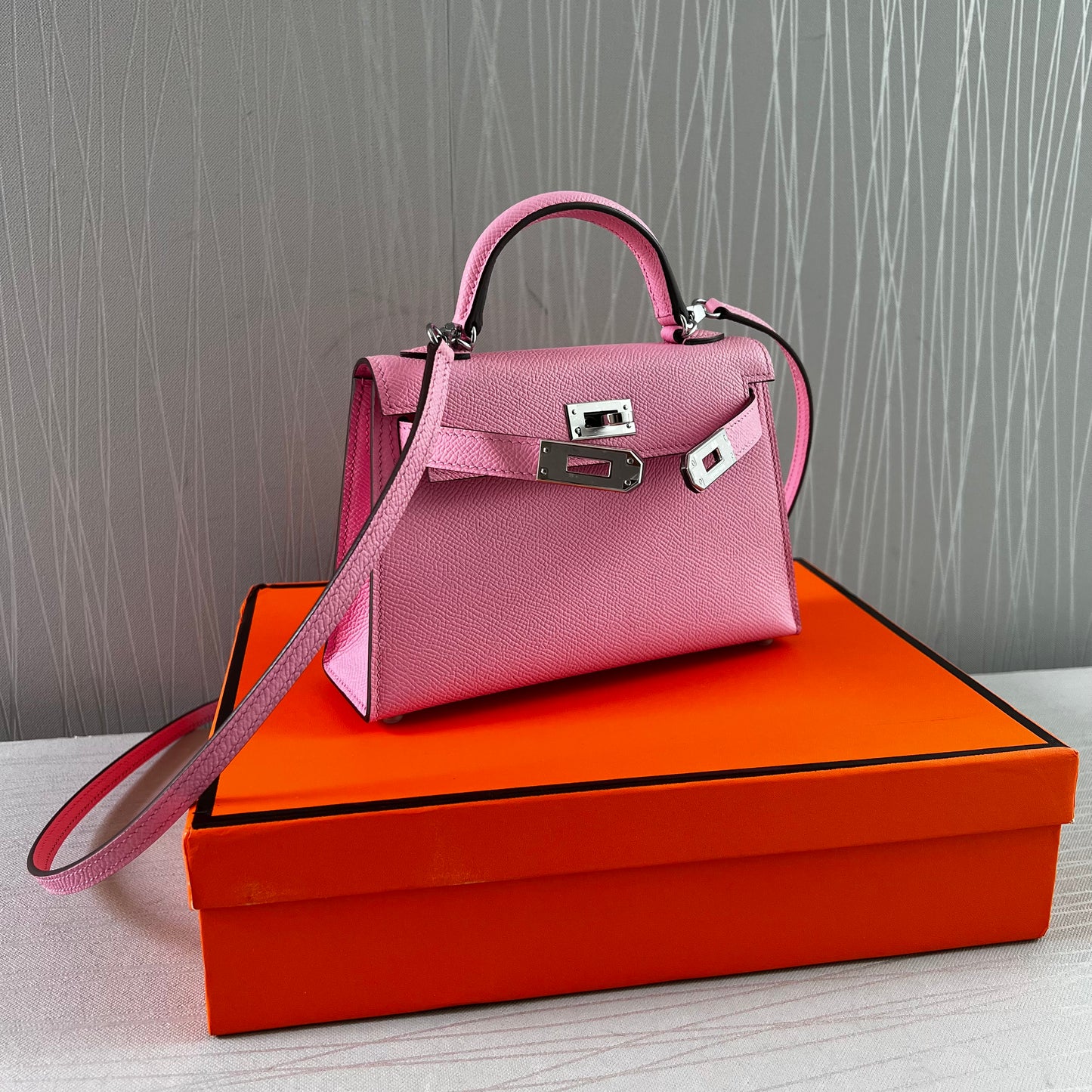 Bolso H piel en color rosa