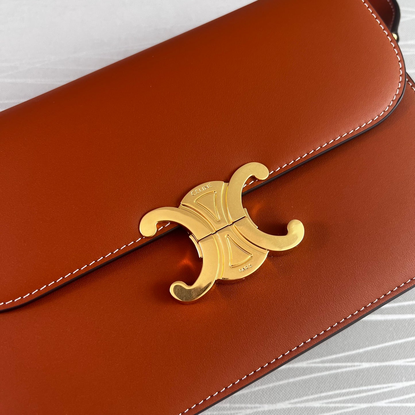 Bolso C piel color camel herraje dorado